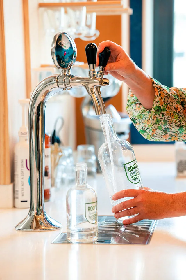 Glazen waterfles bedrukken: zo kies je de juiste optie