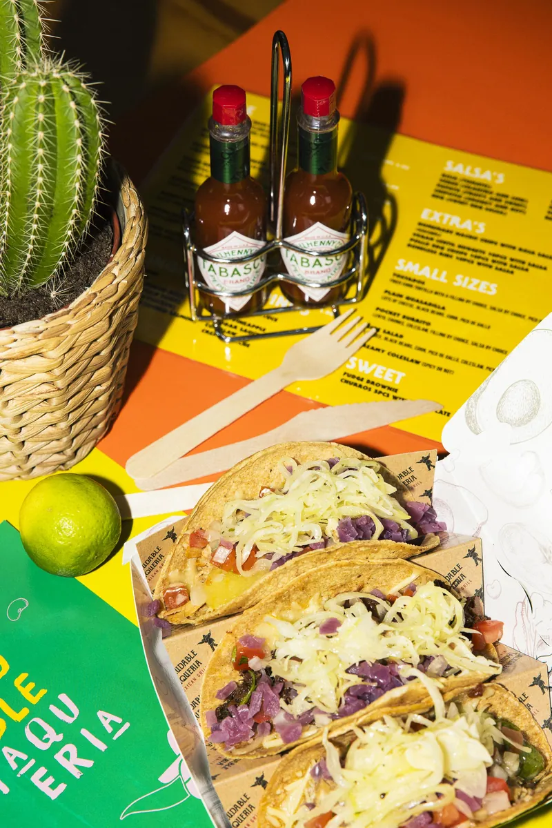 Bedrukte producten bij Saludable Taqueria