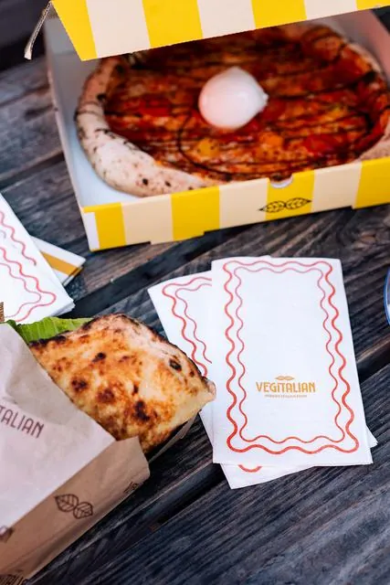 Pizzadoos en servetten met eigen bedrukking